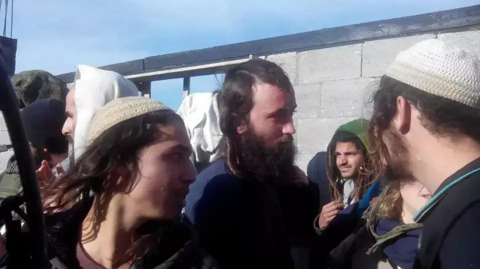 תפיסת המתנחלים שנכנסו לתקוף את הכפר הפלסטיני קוסרא, והועברו לכוחות הביטחון. ינואר 2014 תפיסת המתנחלים שנכנסו לתקוף את הכפר הפלסטיני קוסרא, והועברו לכוחות הביטחון. ינואר 2014