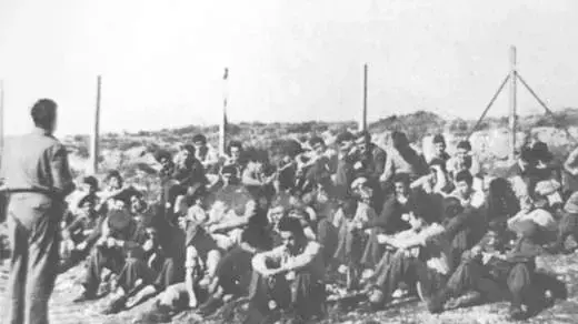 אריאל שרון מקים יחידה 101 מודיע על פירוקה וסיפוחה לחטיבת הצנחנים 1954 אריאל שרון מקים יחידה 101 מודיע על פירוקה וסיפוחה לחטיבת הצנחנים 1954