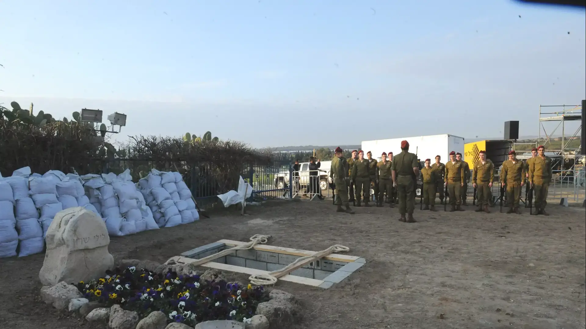 ההכנות להלוויה של אריאל שרון בגבעת הכלניות. ינואר 2014 ההכנות להלוויה של אריאל שרון בגבעת הכלניות. ינואר 2014