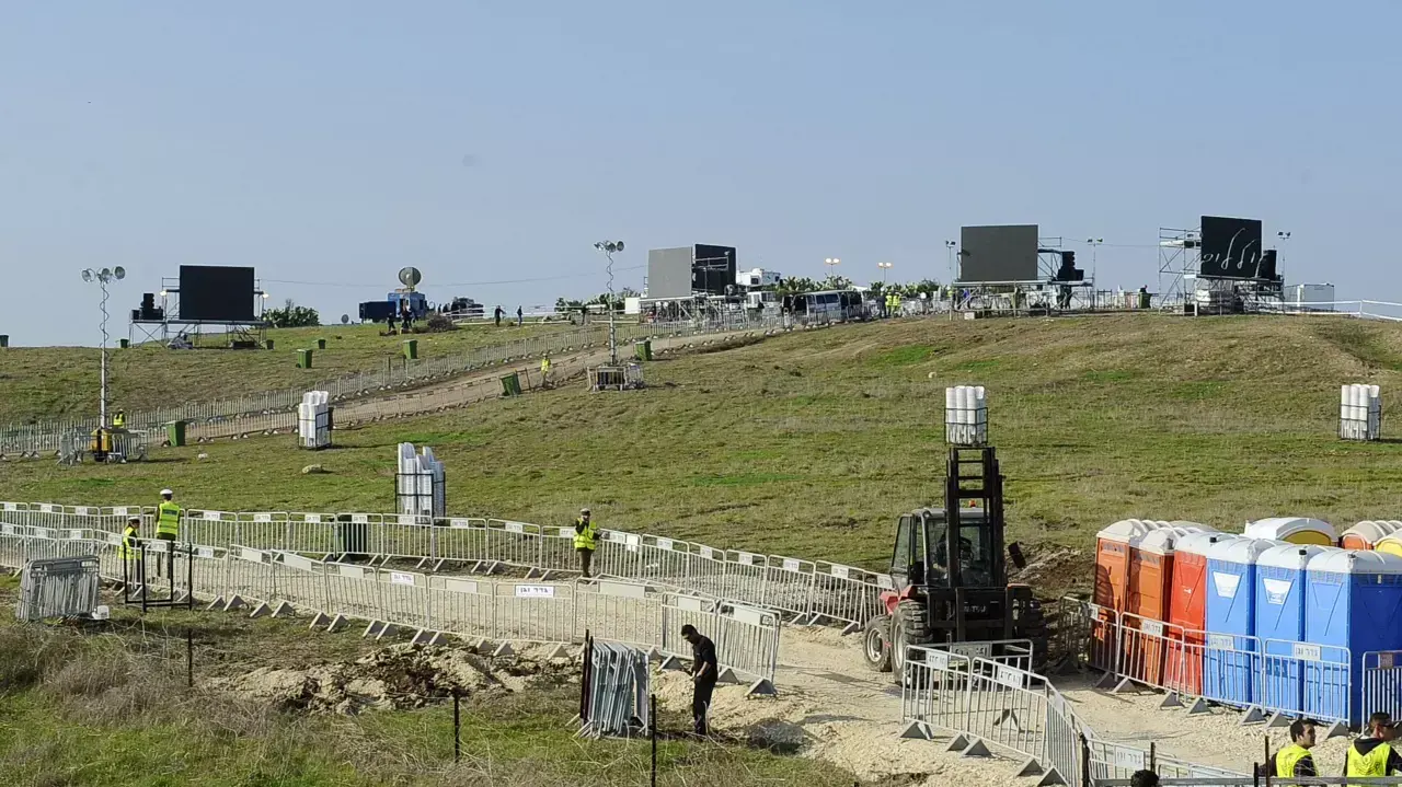 גבעת הכלניות שם יובא לקבורה היום ראש הממשלה לשעבר אריאל שרון. ינואר 2014 גבעת הכלניות שם יובא לקבורה היום ראש הממשלה לשעבר אריאל שרון. ינואר 2014
