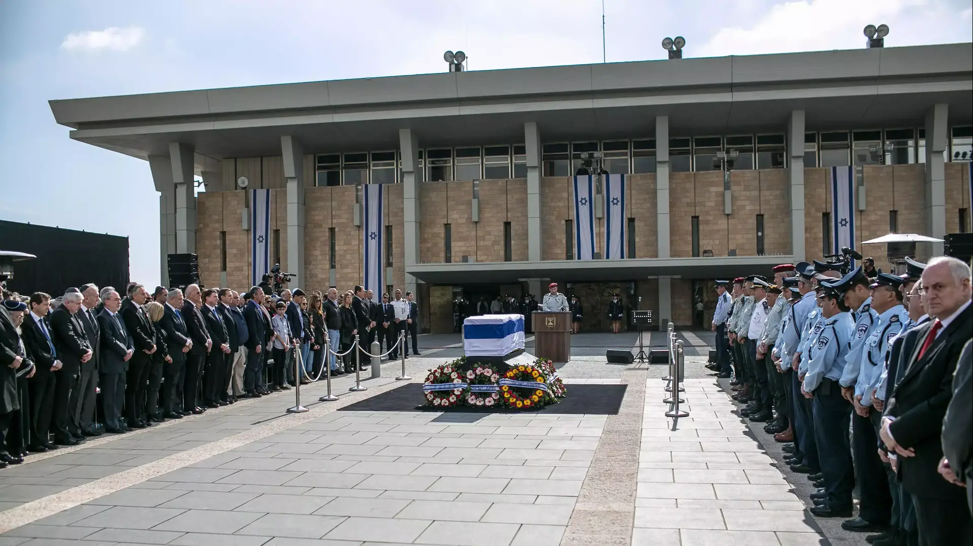 טקס האשכבה של אריאל שרון ברחבת הכנסת. ינואר 2014
