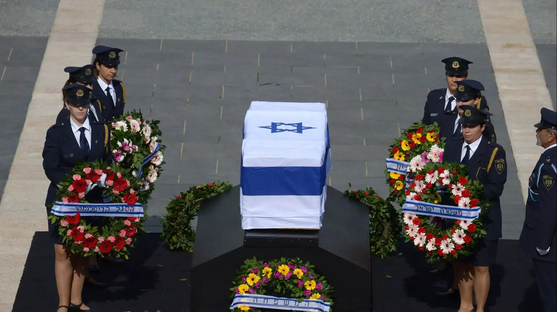 טקס האשכבה של אריאל שרון ברחבת הכנסת. ינואר 2014 טקס האשכבה של אריאל שרון ברחבת הכנסת. ינואר 2014