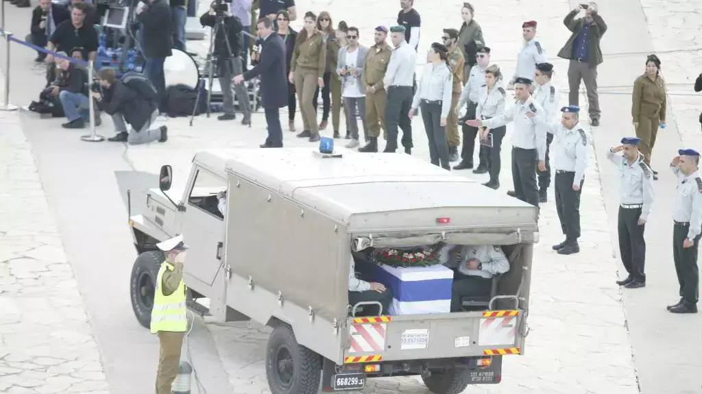 טקס הצדעה לראש הממשלה לשעבר אריאל שרון בלטרון. ינואר 2014 טקס הצדעה לראש הממשלה לשעבר אריאל שרון בלטרון. ינואר 2014