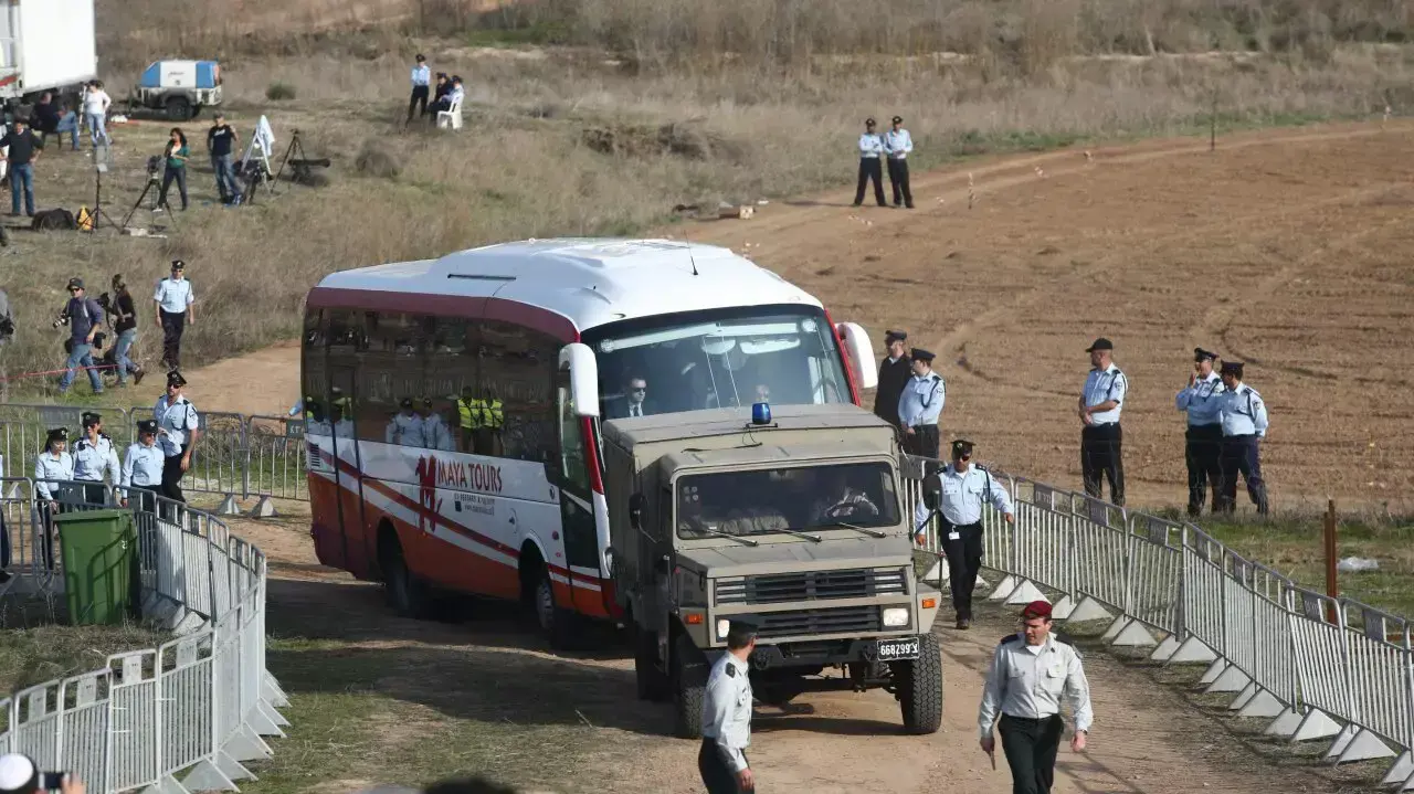 הלווייתו של ראש הממשלה לשעבר אריאל שרון בגבעת הכלניות, ינואר 2014 הלווייתו של ראש הממשלה לשעבר אריאל שרון בגבעת הכלניות, ינואר 2014