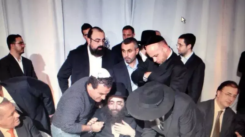 איש העסקים לב לבייב, הרב יאשיהו פינטו וראש יחידת להב 433 ניצב מנשה ארביב. ינואר 2014 איש העסקים לב לבייב, הרב יאשיהו פינטו וראש יחידת להב 433 ניצב מנשה ארביב. ינואר 2014