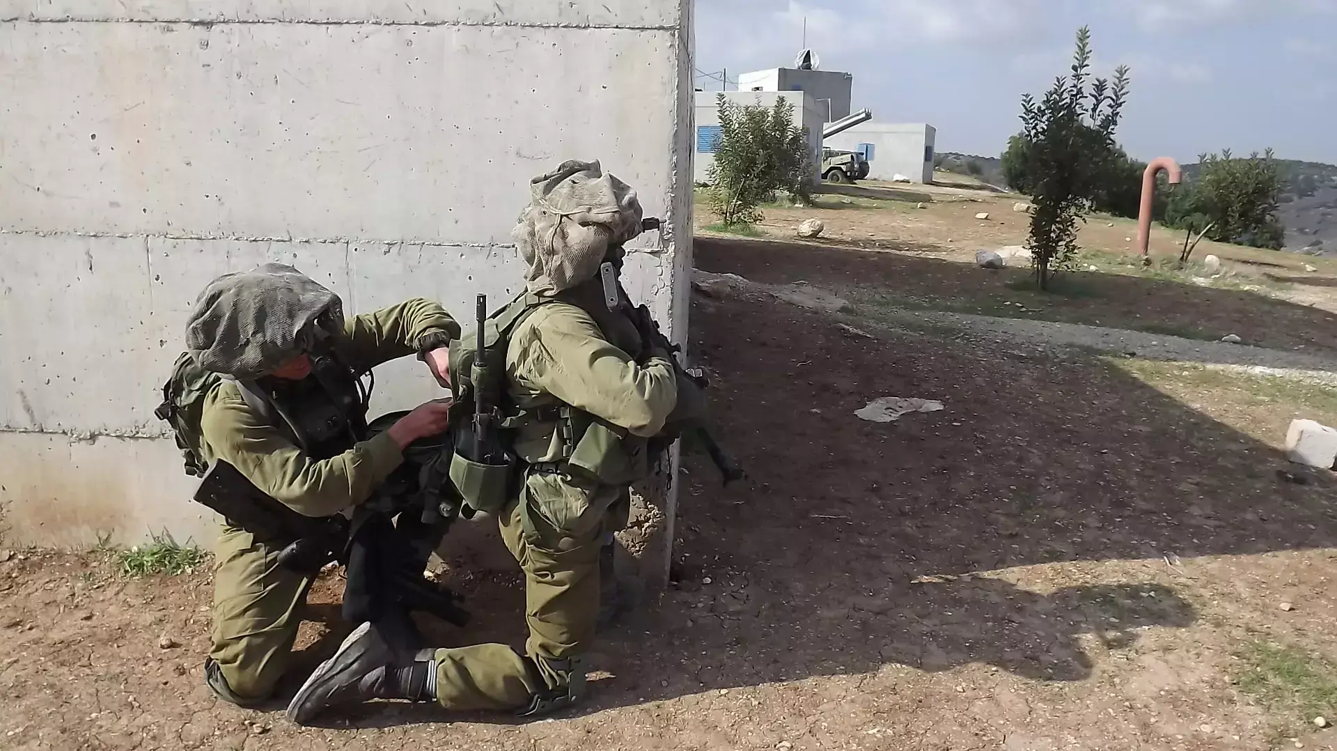 חיילי יחידת אגוז מתאמנים בבסיס אליקים, ינואר 2014 חיילי יחידת אגוז מתאמנים בבסיס אליקים, ינואר 2014