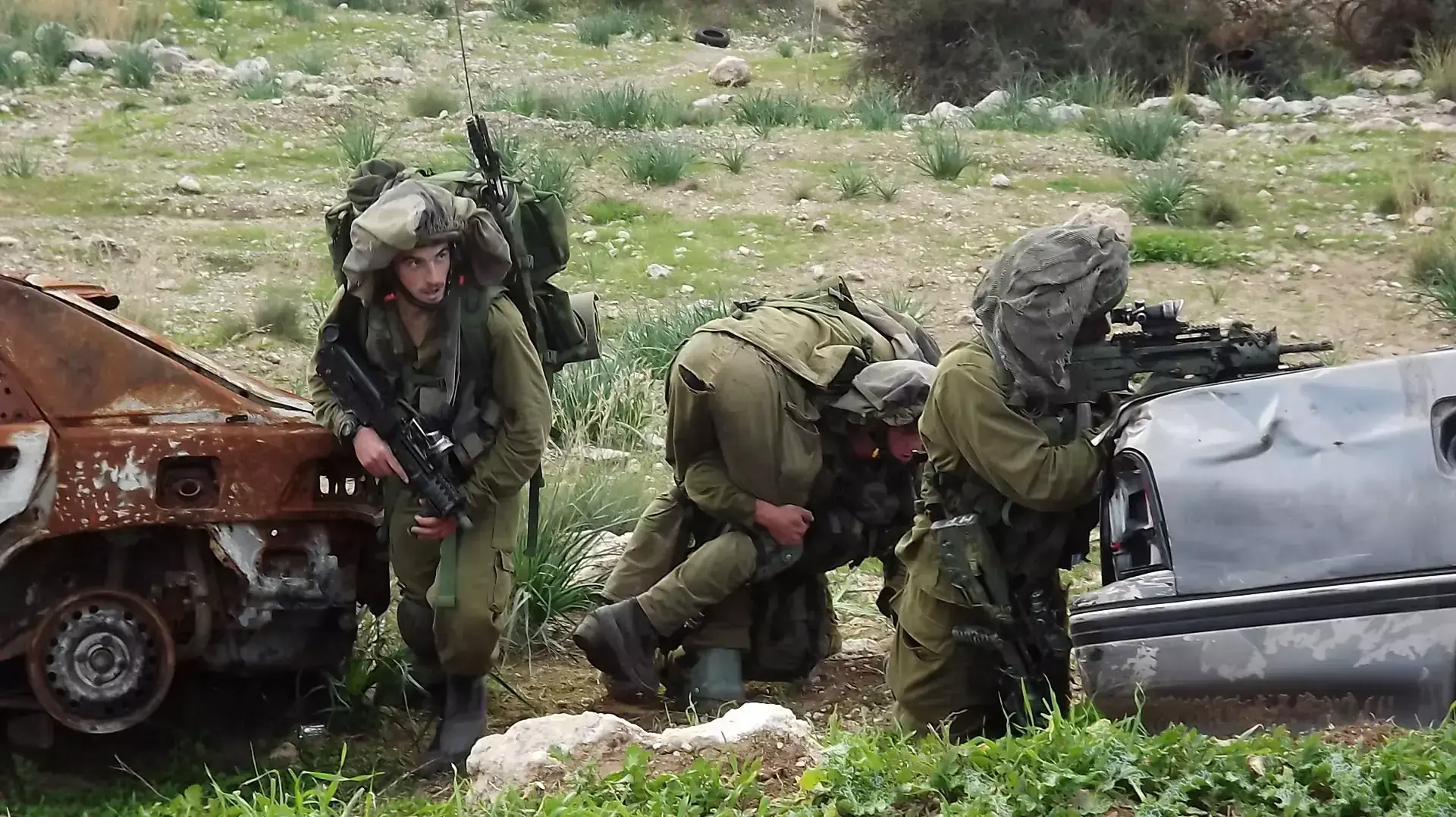 חיילי יחידת אגוז מתאמנים בבסיס אליקים, ינואר 2014 חיילי יחידת אגוז מתאמנים בבסיס אליקים, ינואר 2014