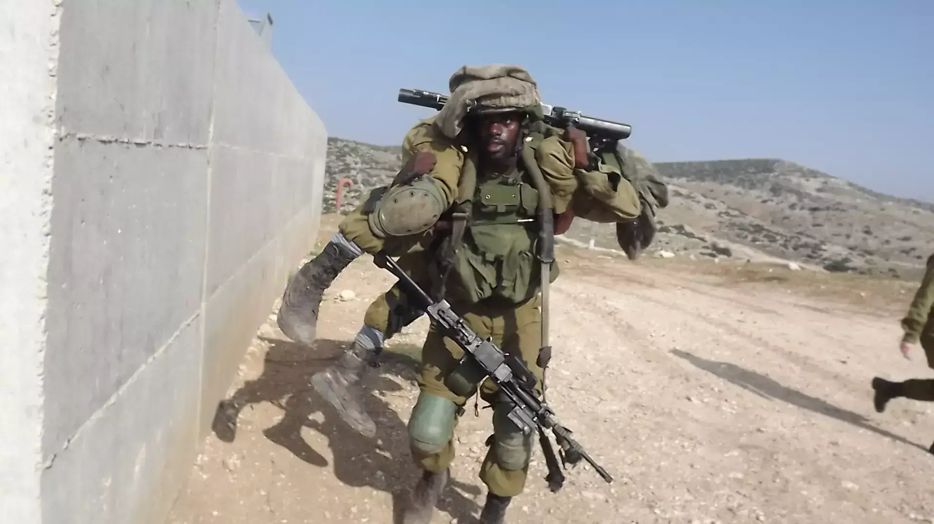 חיילי יחידת אגוז מתאמנים בבסיס אליקים, ינואר 2014 חיילי יחידת אגוז מתאמנים בבסיס אליקים, ינואר 2014