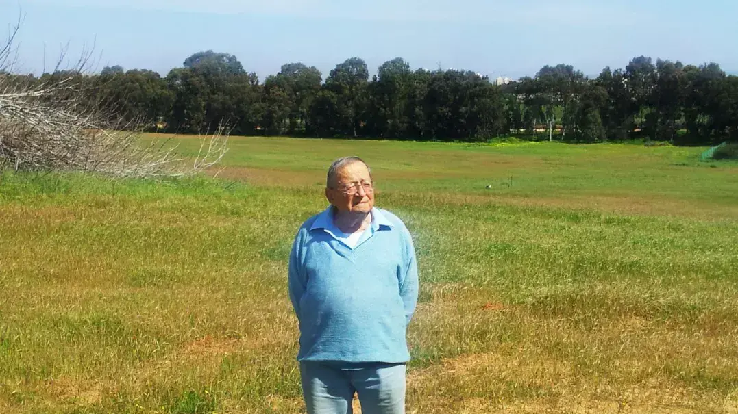 זוכה פרס ישראל, עזריה אלון, ממייסדי ומקימי החברה להגנת הטבע הלך הבוקר לעולמו (ארכיון 2013) זוכה פרס ישראל, עזריה אלון, ממייסדי ומקימי החברה להגנת הטבע הלך הבוקר לעולמו (ארכיון 2013)