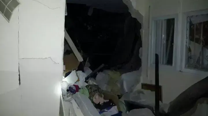 הדירה שנפגעה מפיצוץ בלון הגז, שכונת גילה בירושלים. ינואר 2014 הדירה שנפגעה מפיצוץ בלון הגז, שכונת גילה בירושלים. ינואר 2014