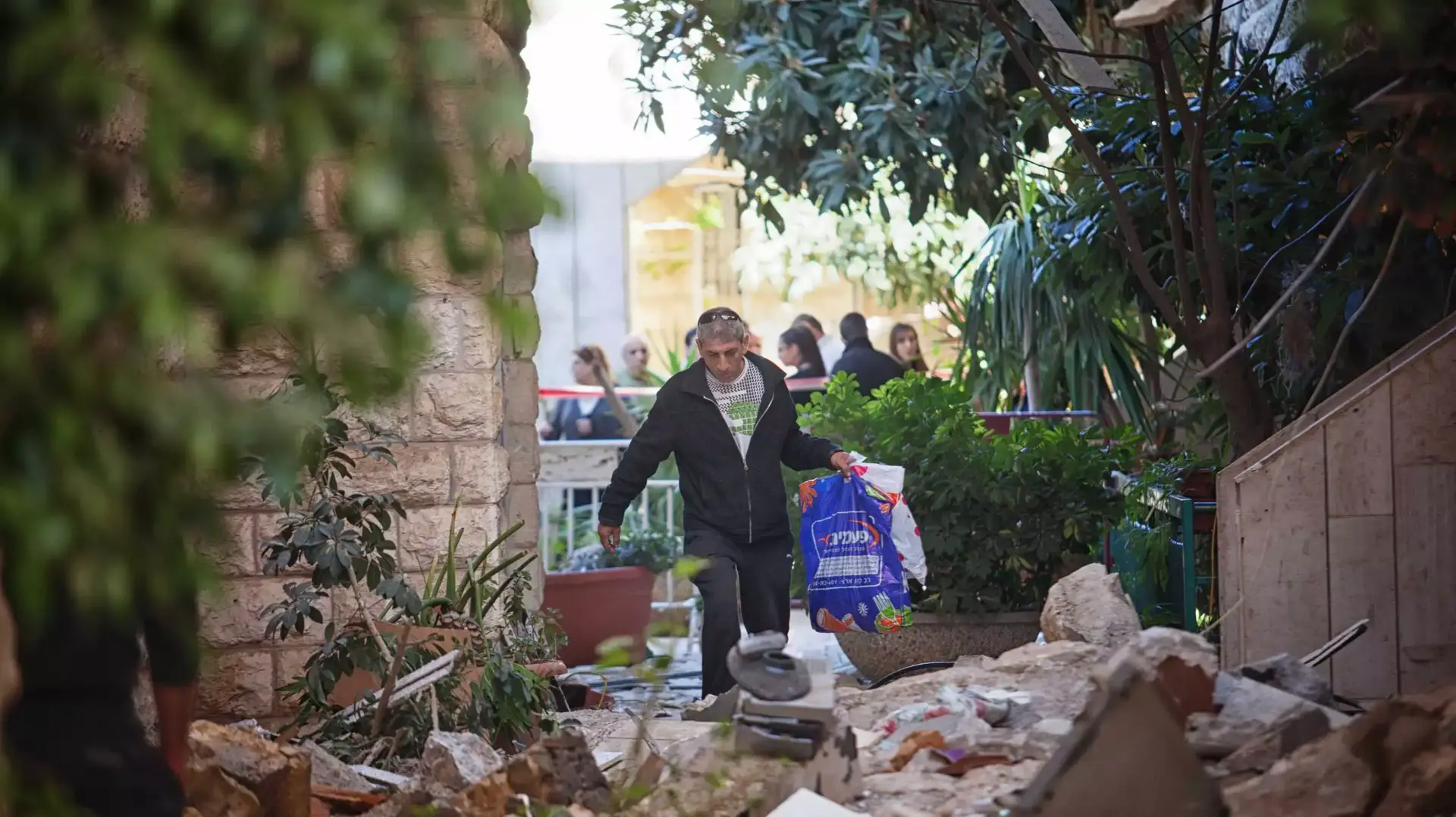 זירת הפיצוץ של בלוני גז בדירה בירושלים. ינואר 2014 זירת הפיצוץ של בלוני גז בדירה בירושלים. ינואר 2014