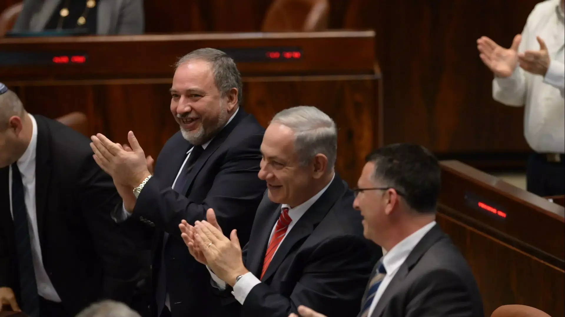 ראש ממשלת קנדה סטיבן הרפר נושא דברים במליאת הכנסת במעמד ראש הממשלה בנימין נתניהו ויו"ר הכנסת יולי אדלשטיין. ראש ממשלת קנדה סטיבן הרפר נושא דברים במליאת הכנסת במעמד ראש הממשלה בנימין נתניהו ויו"ר הכנסת יולי אדלשטיין.