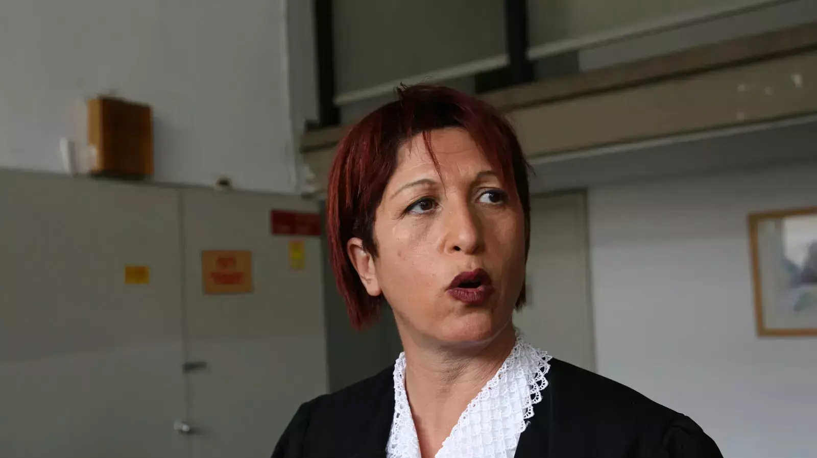 עו"ד רוני אלוני המייצגת את הנאנסת באונס הקבוצתי של בת 12, בכתב אישום נגד הנאשמים, ינואר 2014 עו"ד רוני אלוני המייצגת את הנאנסת באונס הקבוצתי של בת 12, בכתב אישום נגד הנאשמים, ינואר 2014