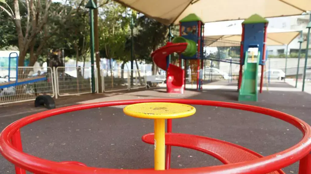 נאבקים על חייה של תינוקת בת 11 שנפגעה בגינה ציבורית בראשל"צ, אפריל 2014 נאבקים על חייה של תינוקת בת 11 שנפגעה בגינה ציבורית בראשל"צ, אפריל 2014