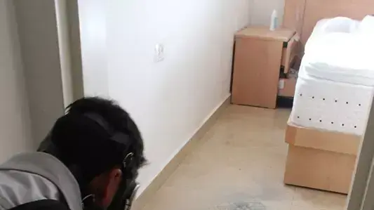 צוותי חילוץ בדירתם של המשפחה שהורעלה מהדברה בירושלים, ינואר 2014 צוותי חילוץ בדירתם של המשפחה שהורעלה מהדברה בירושלים, ינואר 2014