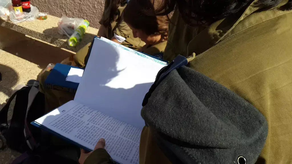 חיילות דתיות בסיום קורס