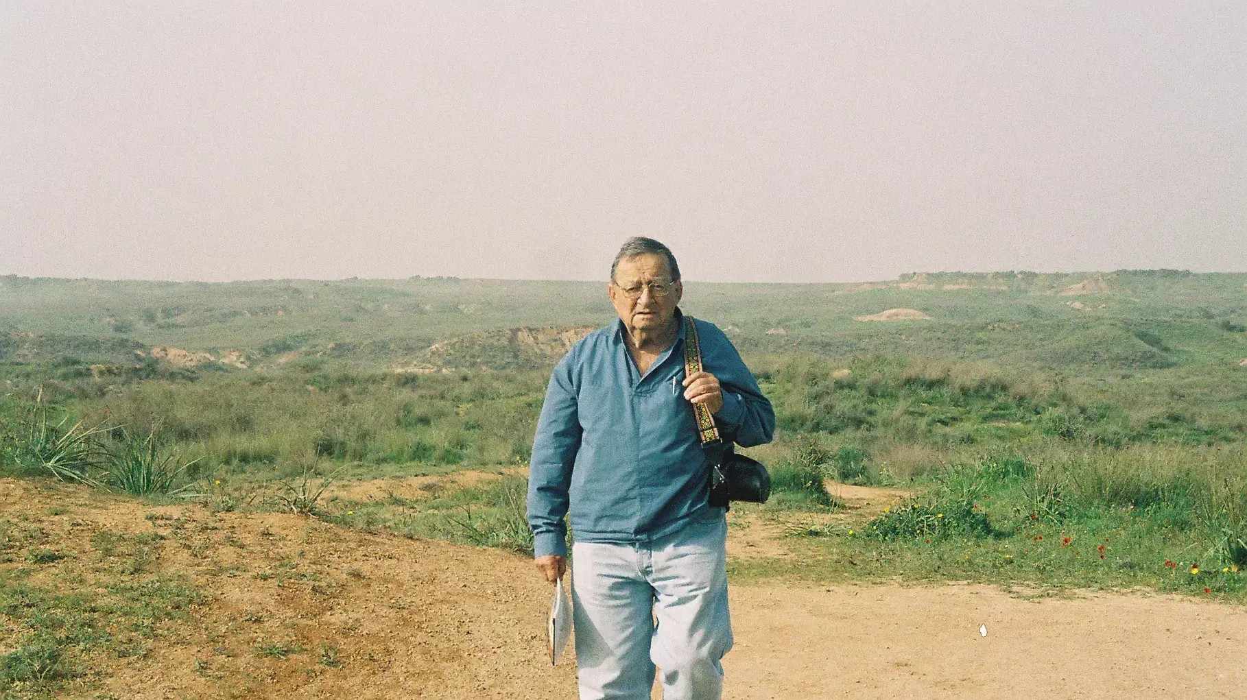 עזריה אלון בטיול בנגב, 2006.