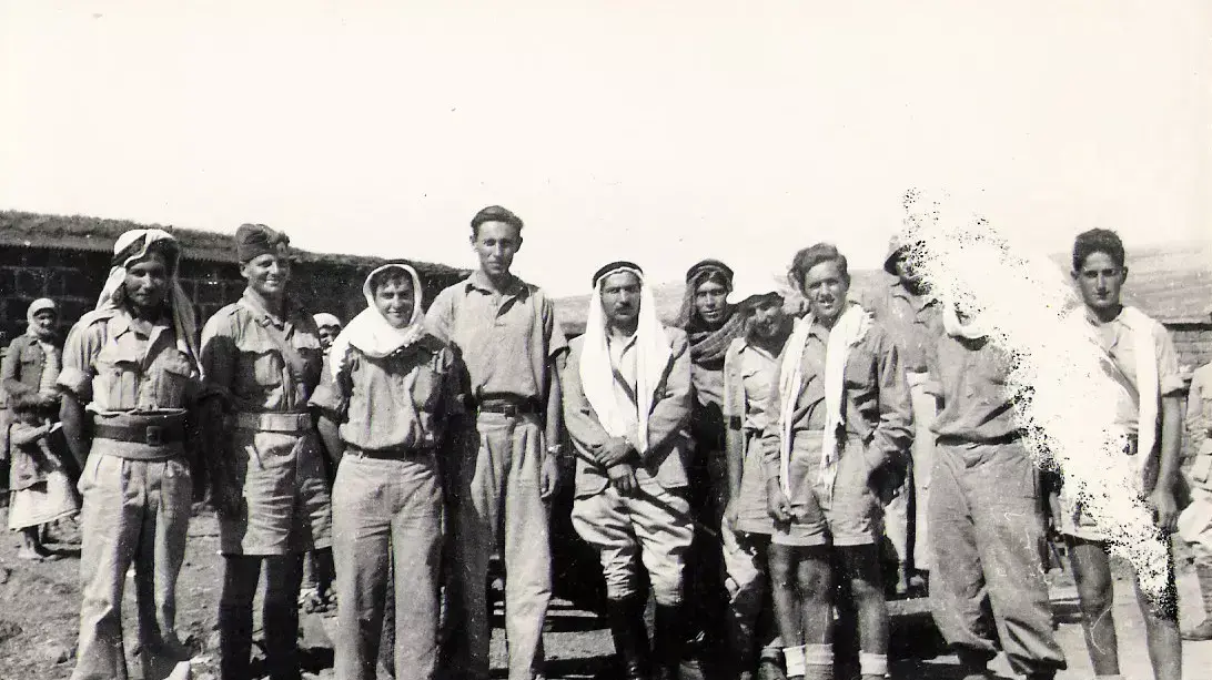 עזריה אלון בדרך לחרמון. 1944. עזריה אלון בדרך לחרמון. 1944.
