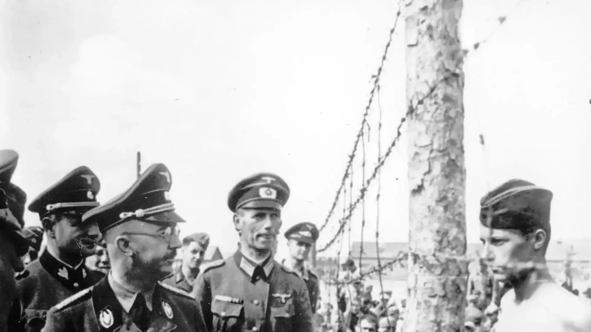 ראש האס.אס היינריך הימלר מסייר במחנה לא ידוע באיחוד הסובייטי