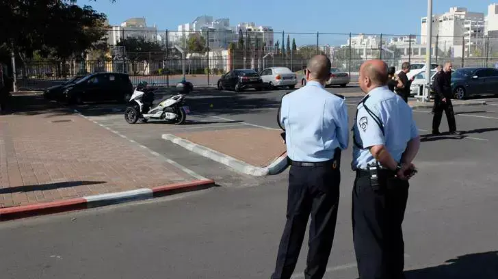 נער נדקר בכניסה לבית ספר באשדוד, ינואר 2014 נער נדקר בכניסה לבית ספר באשדוד, ינואר 2014