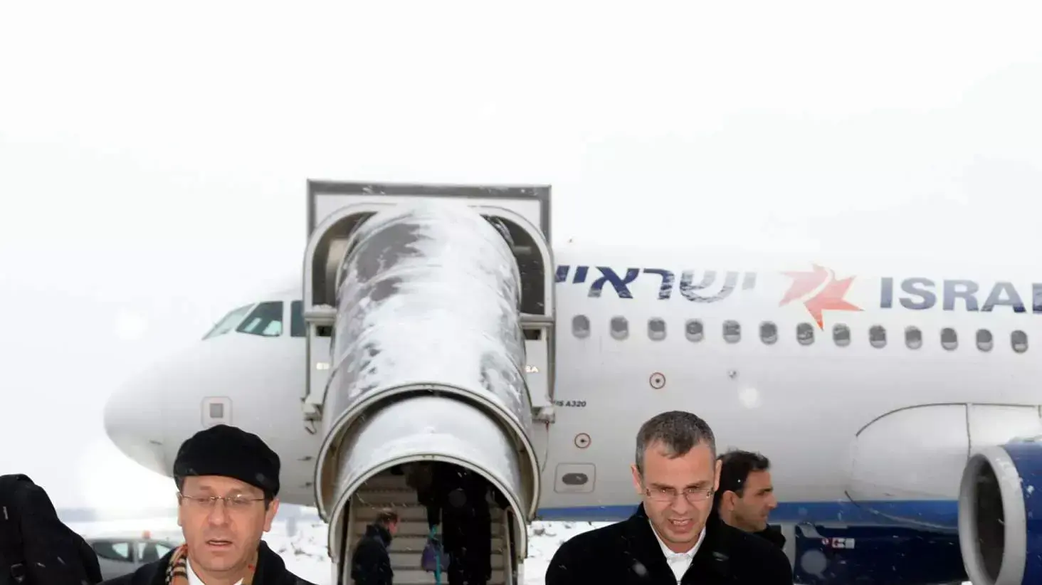 משלחת ח"כים לאושוויץ מחכה למטוס חלופי בקרקוב-פולין. ינואר 2014 משלחת ח"כים לאושוויץ מחכה למטוס חלופי בקרקוב-פולין. ינואר 2014