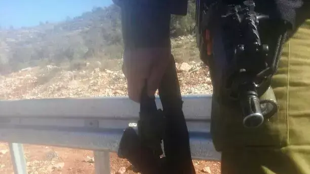 נשק מאולתר ששימש פלסטיני שפתח בירי אל עבר עמדת צה"ל סמוך להתנחלות עטרת שבבנימין. ינואר 2014
