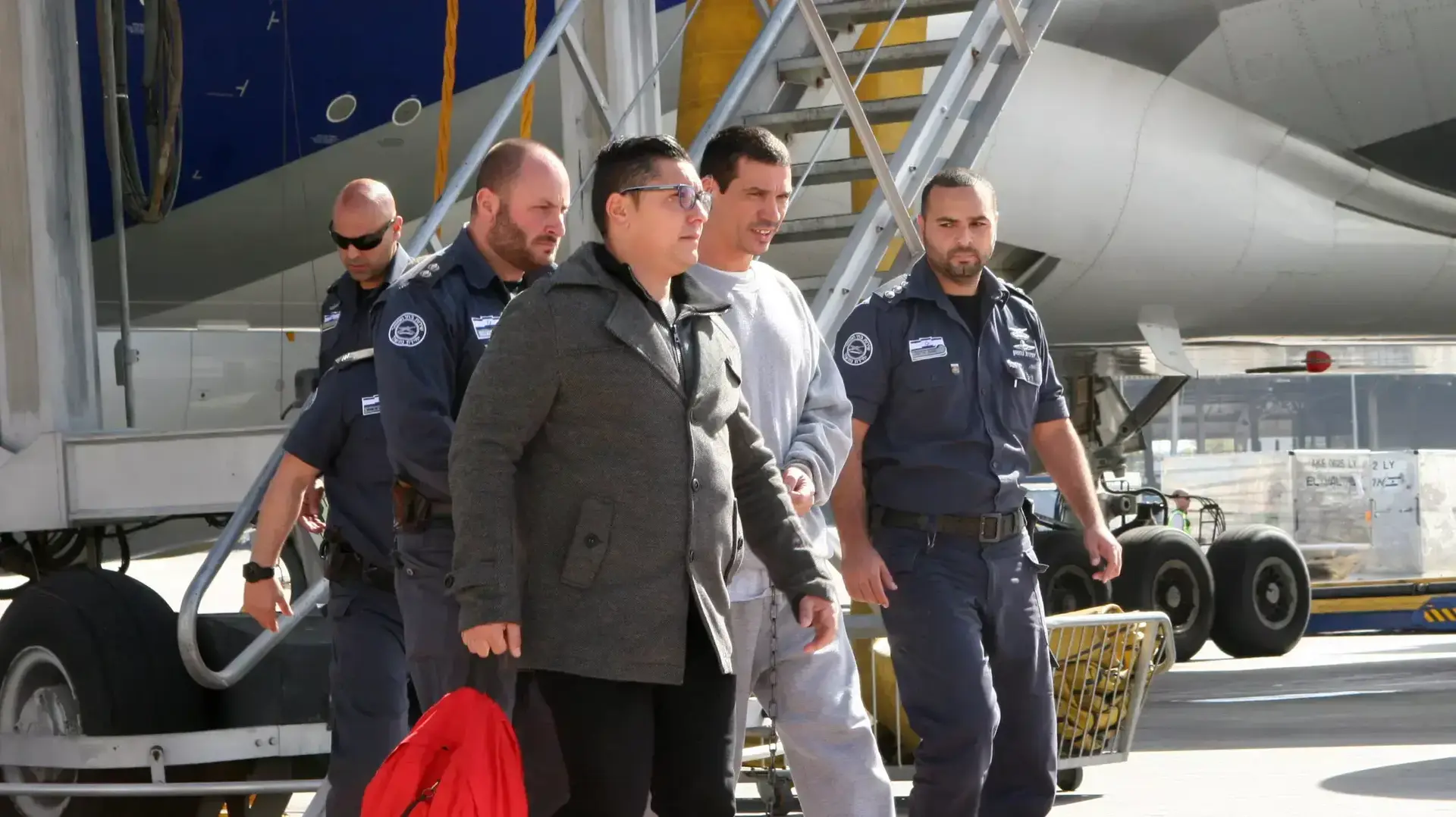יצחק אברג'יל נוחת בנתב"ג, ינואר 2014 יצחק אברג'יל נוחת בנתב"ג, ינואר 2014