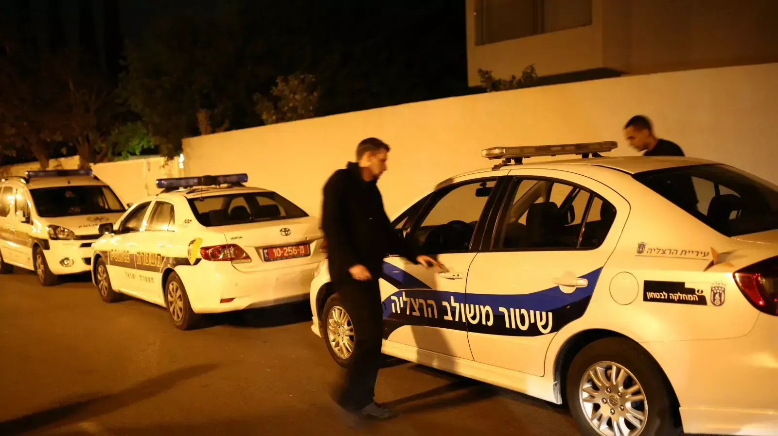 הדירה בהרצליה בה התבצר הפורץ בליל שישי ה- 31.1.14 הדירה בהרצליה בה התבצר הפורץ בליל שישי ה- 31.1.14