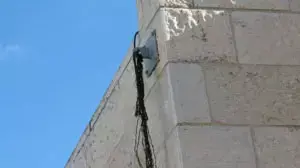 ילד נפל מגג בבית ספר במבשרת ציון על הציליה שנקרעה . ינואר 2014 ילד נפל מגג בבית ספר במבשרת ציון על הציליה שנקרעה . ינואר 2014
