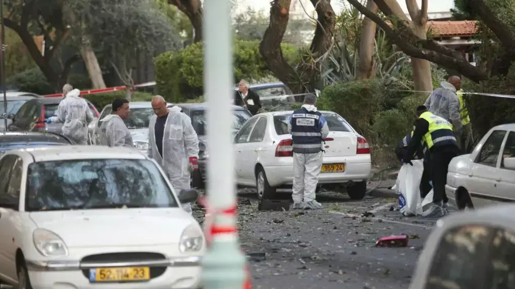 שני הרוגים בפיצוץ מכונית בפתח תקווה. 3 בפברואר 2014 שני הרוגים בפיצוץ מכונית בפתח תקווה. 3 בפברואר 2014