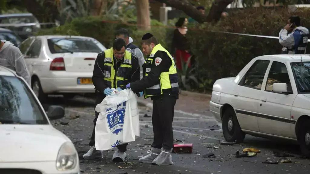שני הרוגים בפיצוץ מכונית בפתח תקווה. 3 בפברואר 2014 שני הרוגים בפיצוץ מכונית בפתח תקווה. 3 בפברואר 2014