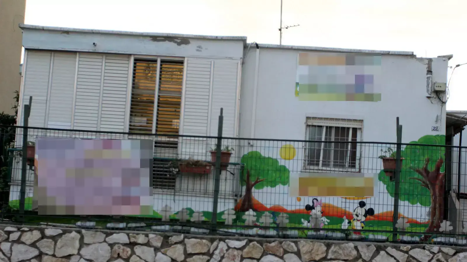גן הילדים בקרית אתא בו הסייעת חשודה בכך שדרשה מילדים בגן בקריית אתא להכות בן 3 . ינואר 2014 גן הילדים בקרית אתא בו הסייעת חשודה בכך שדרשה מילדים בגן בקריית אתא להכות בן 3 . ינואר 2014