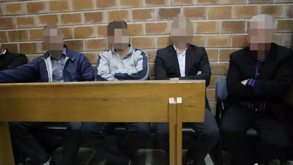 החשודים בפרשת שוחד בעיריית ראשון לציון בהארכת מעצר בביהמ"ש השלום, כפר סבא. ינואר 2014 החשודים בפרשת שוחד בעיריית ראשון לציון בהארכת מעצר בביהמ"ש השלום, כפר סבא. ינואר 2014