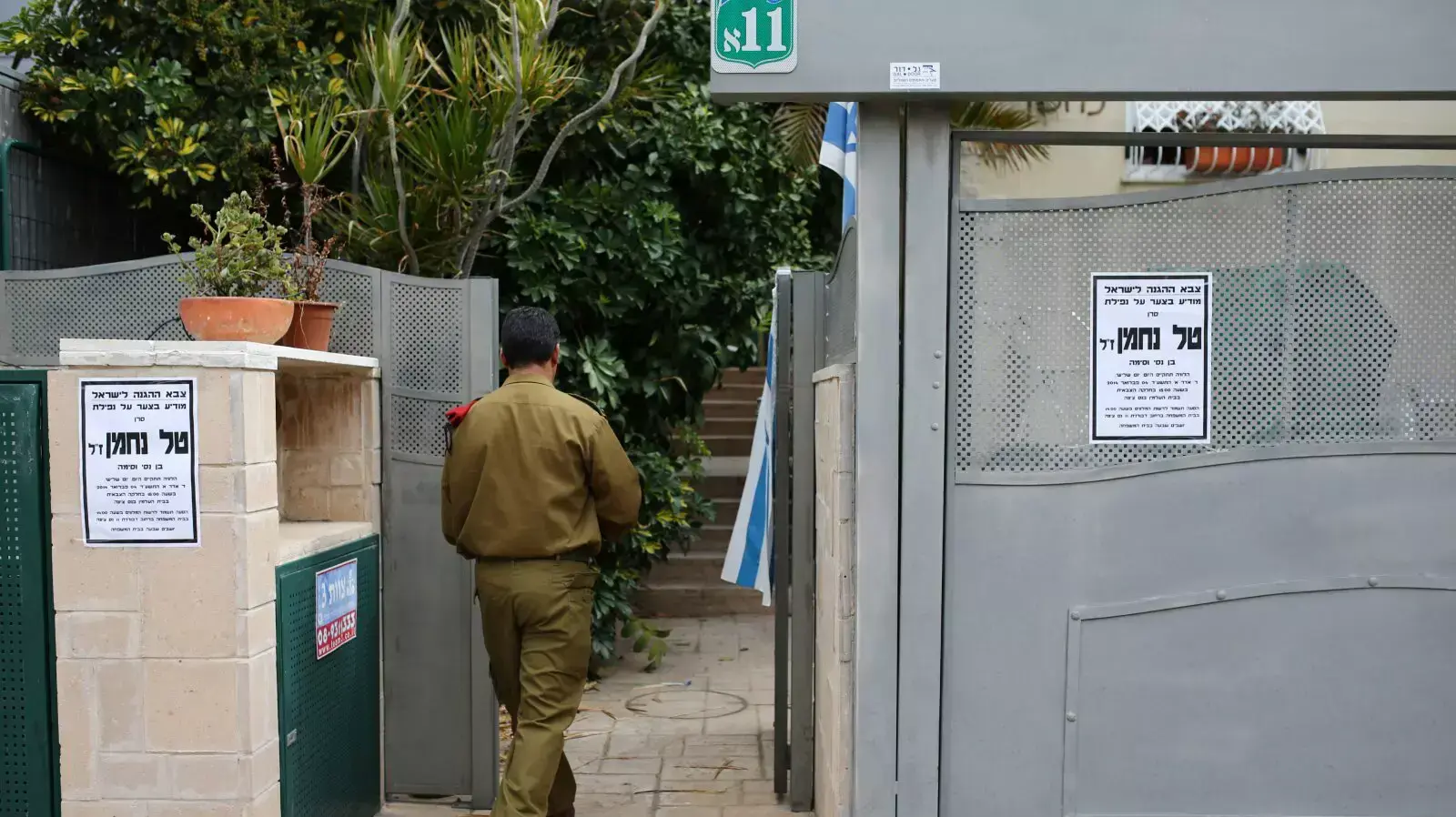 בית משפחת נחמן בנס ציונה שבנם טל נחמן נהרג היום מירי צה"ל בצפון רצועת עזה. ינואר 2014 בית משפחת נחמן בנס ציונה שבנם טל נחמן נהרג היום מירי צה"ל בצפון רצועת עזה. ינואר 2014