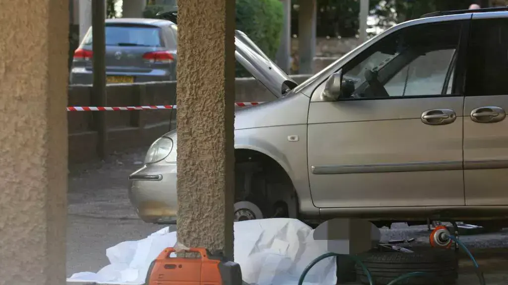 ניסה לתקן פנצ'ר ונמחץ למוות, הוד השרון. פברואר 2014 ניסה לתקן פנצ'ר ונמחץ למוות, הוד השרון. פברואר 2014