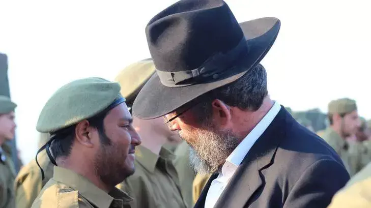 חיילים חרדים שהושבעו בבסיס פלס נח"ל בבקעת הירדן, פברואר 2014 חיילים חרדים שהושבעו בבסיס פלס נח"ל בבקעת הירדן, פברואר 2014
