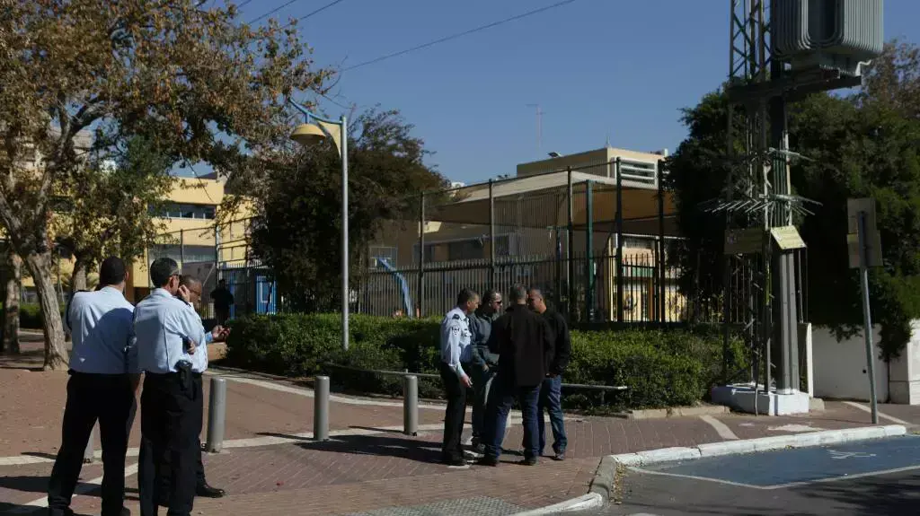 תלמידה טענה שהייתה עדה לחטיפת ילדה ליד בית ספר ברחוב שער האחריות בחולון. 9 בפברואר 2014 תלמידה טענה שהייתה עדה לחטיפת ילדה ליד בית ספר ברחוב שער האחריות בחולון. 9 בפברואר 2014