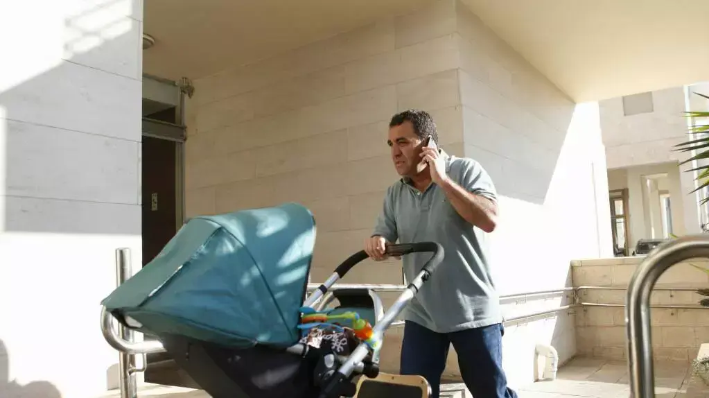 מנשה ארביב מחוץ לביתו. פברואר 2014 מנשה ארביב מחוץ לביתו. פברואר 2014