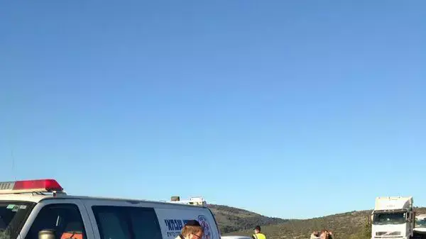 תאונת דרכים בכביש 85 סמוך לנחל עמוד, נהג פרטי נהרג בהתנגשות עם אוטובוס, ינואר 2014
