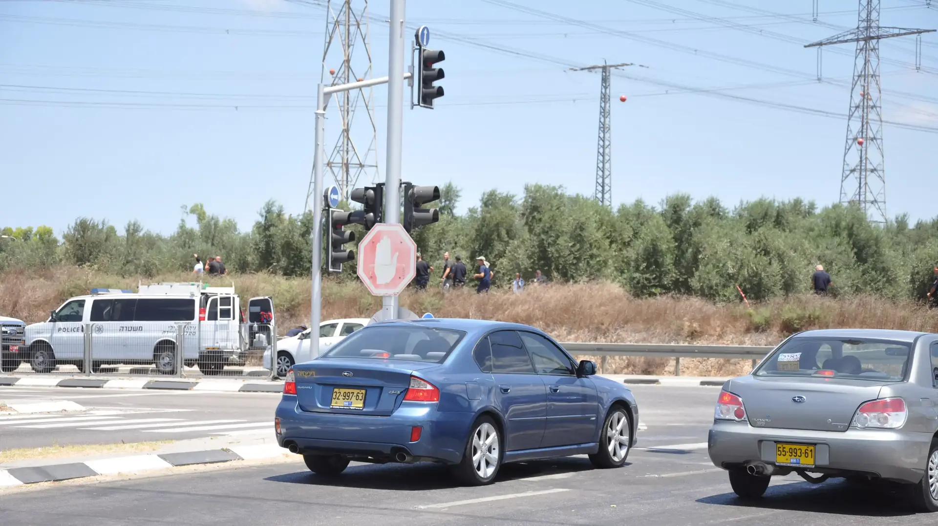 חוקרי מז"פ בזירת ניסיון ההתנקשות בבני שלמה, ליד צומת גבעתי חוקרי מז"פ בזירת ניסיון ההתנקשות בבני שלמה, ליד צומת גבעתי