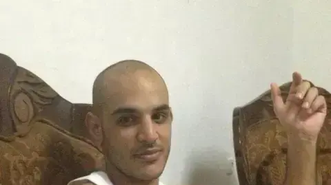 תאהר ללה חוסל בטיילת בתל אביב, פברואר 2014 תאהר ללה חוסל בטיילת בתל אביב, פברואר 2014