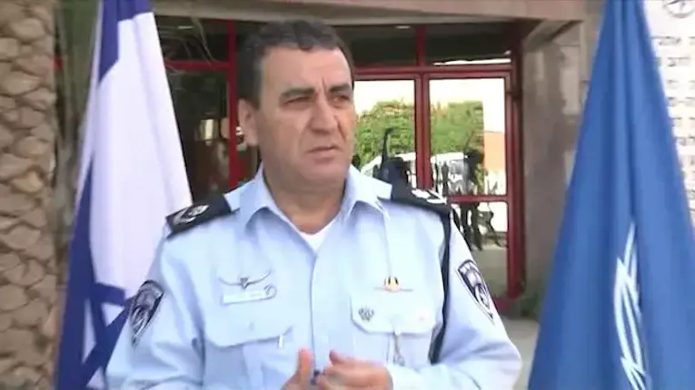 "טובות ההנאה" נחשפות: ויזה, דולרים וסוויטה במנהטן