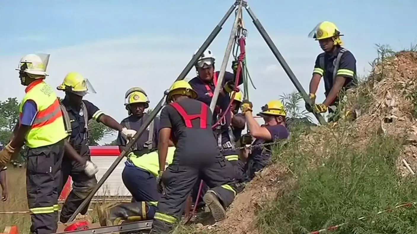 למעלה מ-200 לכודים במכרה זהב בלתי חוקי ממזרח ליוהנסבורג. דרום אפריקה, 16 בפברואר 2014