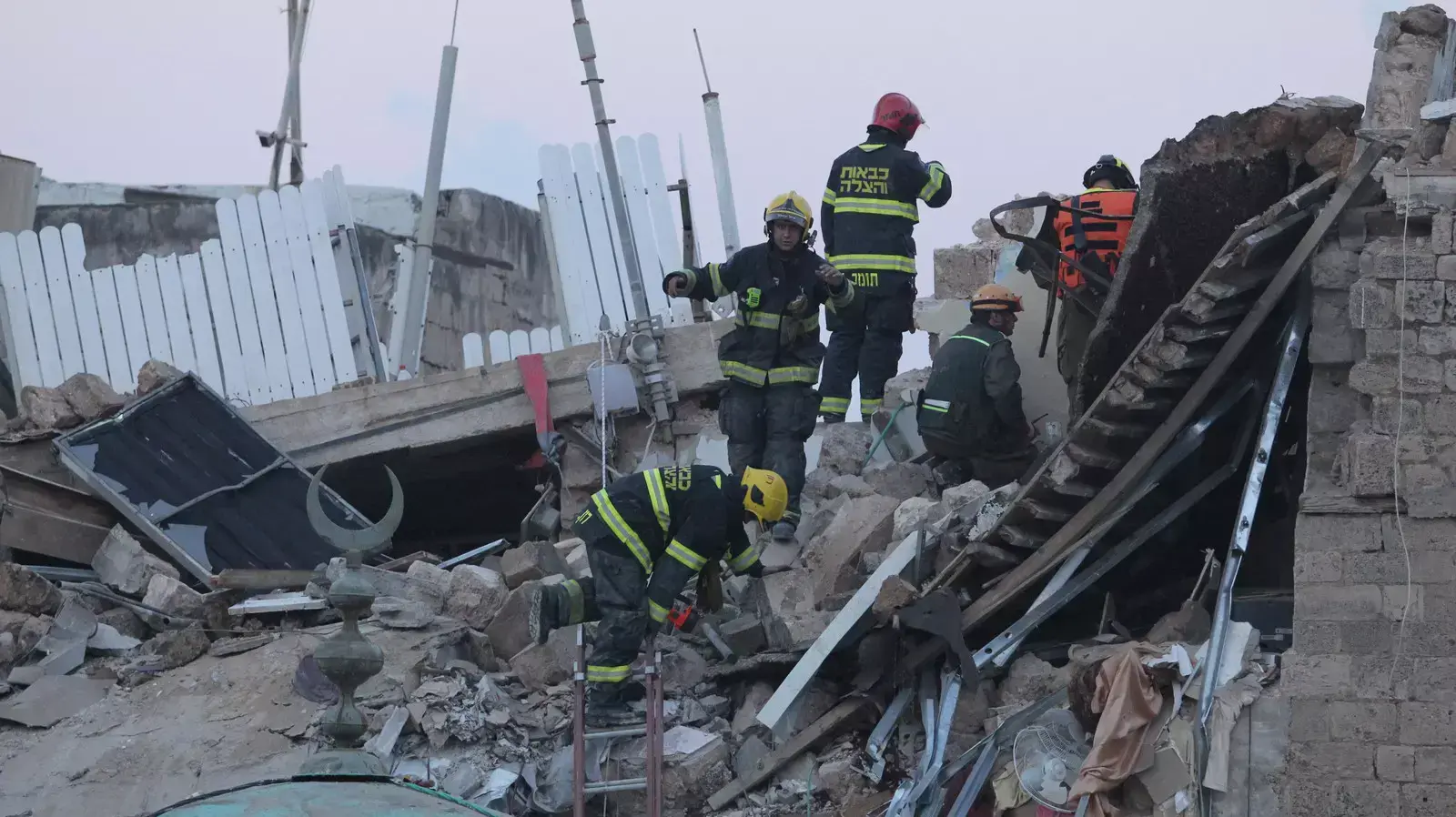 בניין בעכו קרס כתוצאה מפיצוץ בלון גז בניין בעכו קרס כתוצאה מפיצוץ בלון גז