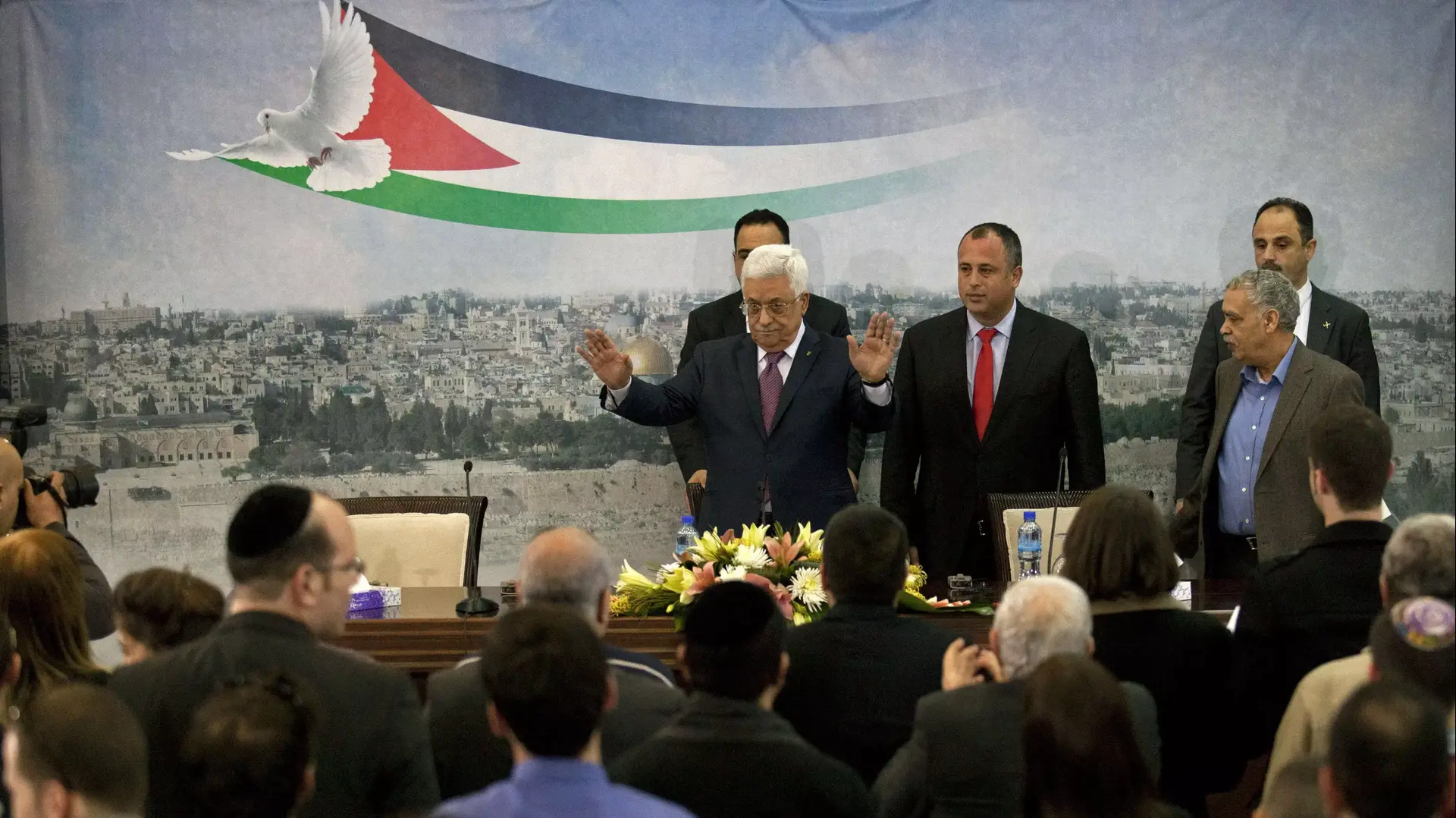 יו"ר הרשות הפלסטינית אבו מאזן (מחמוד עבאס). המוקטעה, רמאללה, 16 בפברואר 2014 יו"ר הרשות הפלסטינית אבו מאזן (מחמוד עבאס). המוקטעה, רמאללה, 16 בפברואר 2014