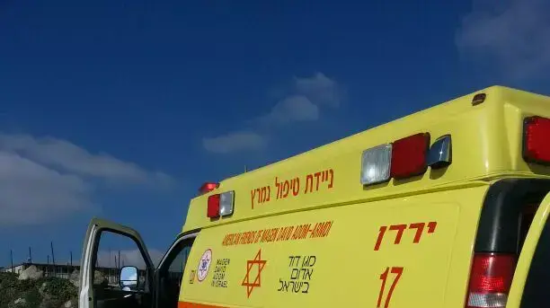 שני גברים בשנות השלושים התחשמלו ונפגעו קשה בקיבוץ אורטל בצפון רמת הגולן. פברואר 2014 שני גברים בשנות השלושים התחשמלו ונפגעו קשה בקיבוץ אורטל בצפון רמת הגולן. פברואר 2014