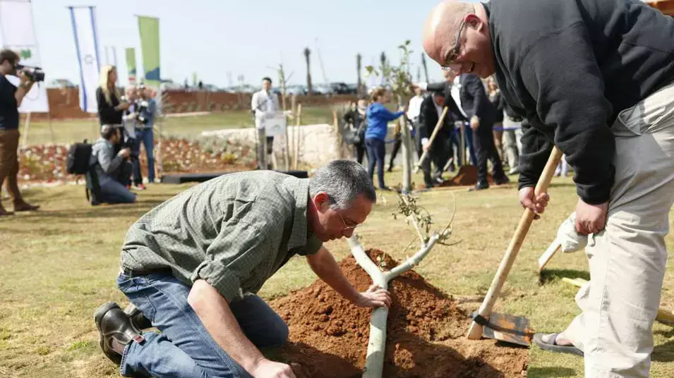גלעד ועמרי שרון בחניכת פארק אריאל שרון. פברואר 2014