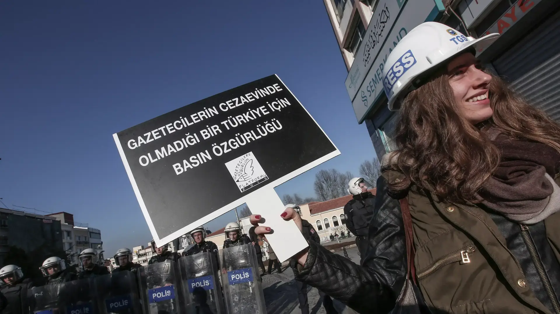 הפגנות בטורקיה נגד חוק הצנזורה לעיתונות, פברואר 2014 הפגנות בטורקיה נגד חוק הצנזורה לעיתונות, פברואר 2014