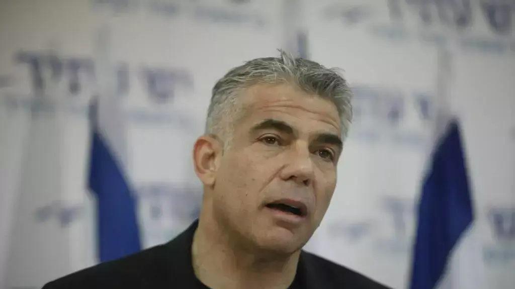 יאיר לפיד במסיבת עיתונאים של "יש עתיד", פברואר 2014 יאיר לפיד במסיבת עיתונאים של "יש עתיד", פברואר 2014