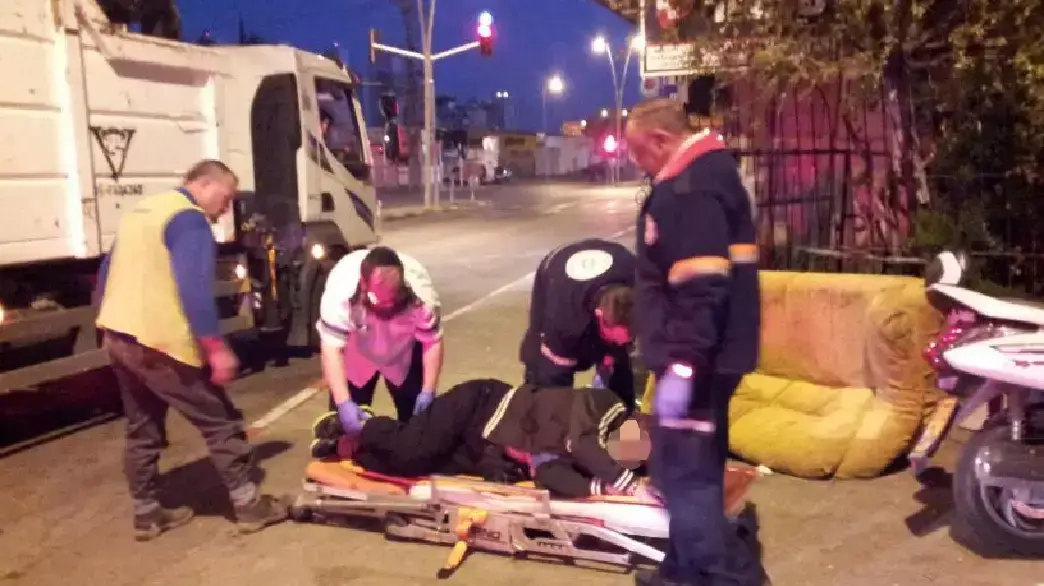אישה נרדמה על ספה והורמה על ידי משאית אשפה בפתח תקווה, פברואר 2014 אישה נרדמה על ספה והורמה על ידי משאית אשפה בפתח תקווה, פברואר 2014